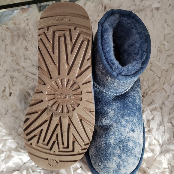 Size 5 Uggs Demin EUC - Picture 3 of 4